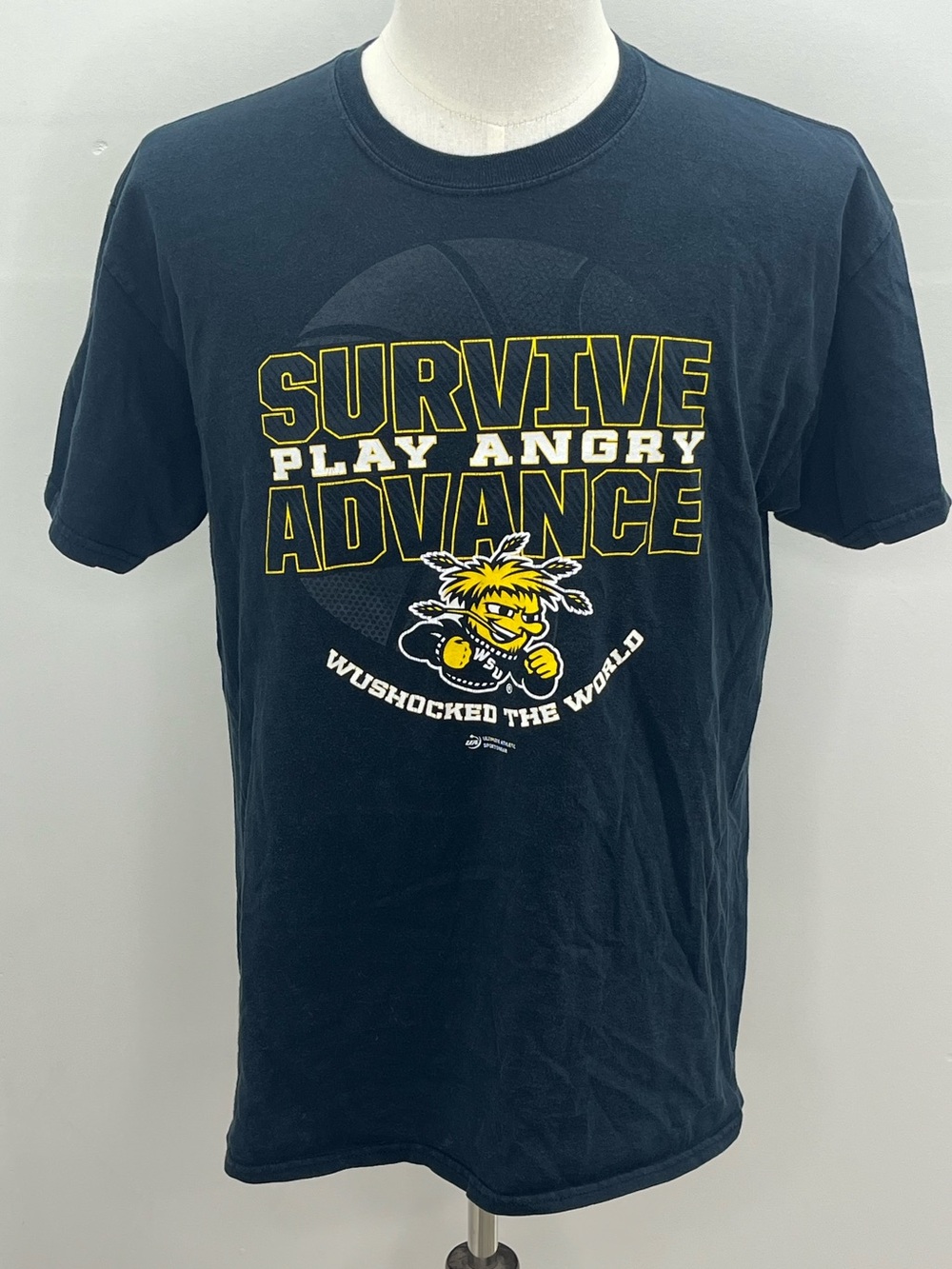 Gildan Wichita State Shockers Survive Play Angry Advance Men’s T-Shirt Large